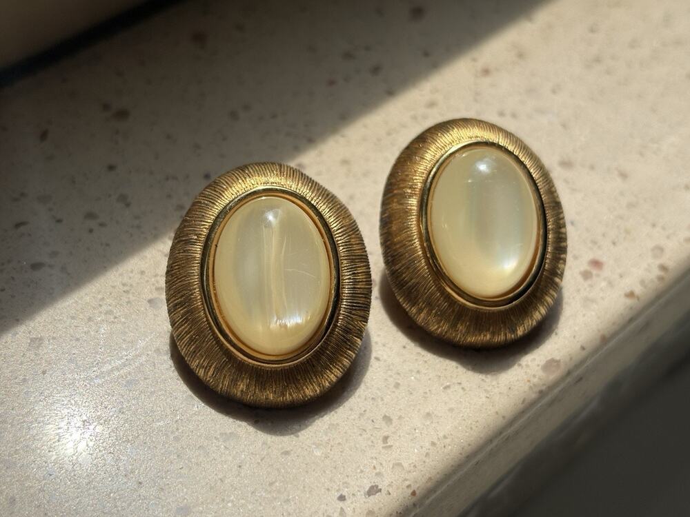 Vintage Monet Mother Of Pearl Oval Cabochon Retro Gold Tone Clip On Earrings